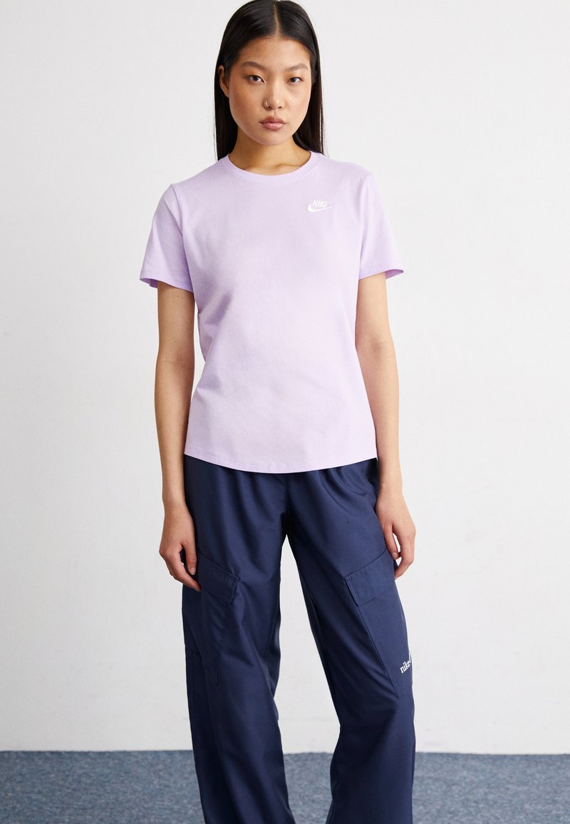 Nike Sportswear - TEE CLUB - Jednoduché tričko - violet mist, Zvětšit