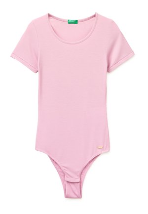 Lichtroze geribd rompertje met korte mouwen, ronde hals en drukknoopsluiting bij het kruis, met label United Colors of Benetton.