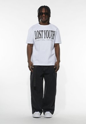 Lost Youth INTERNATIONAL - Apdrukāts T-krekls - white