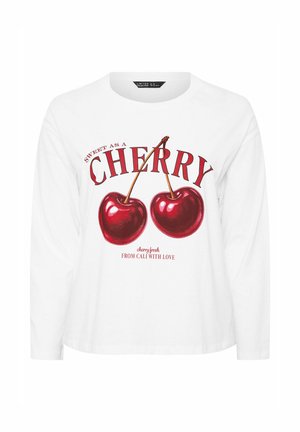 Wit shirt met lange mouwen met twee rode kersen en de tekst "Sweet as a Cherry" en "Cherry fresh from Cali with love" aan de voorkant.