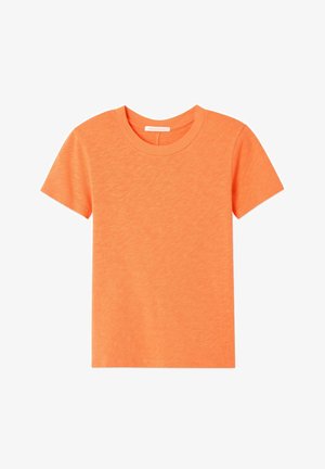 Solidny, jasnopomarańczowy t-shirt z krótkim rękawem i okrągłym dekoltem, z subtelną melanżową fakturą na białym tle.