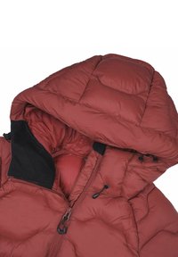 Czerwona kurtka puchowa z odpinanym kapturem, posiadająca pikowane sekcje, zamek błyskawiczny oraz czarne akcenty na kołnierzu i uchwytach suwaków.