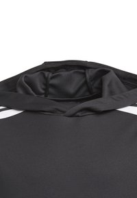 Sudadera negra con una tela texturizada, con cordón y franjas blancas en los hombros en contraste. Interior suave.