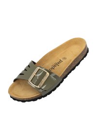 Sandale glissante en verni vert avec une large sangle dotée d'une boucle en or, semelle en liège et semelle noire texturée.