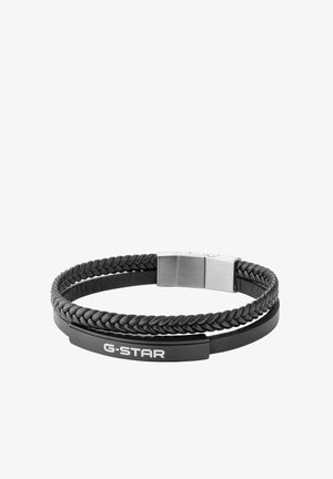 Sort læderarmbånd med en flettet og en glat rem, sølvspænde og sort plade med graveret G-STAR-logo.
