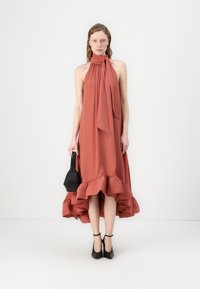 Malina SABRINA HALTER NECK RUFFLED DRESS - Juhlamekko - terracotta
