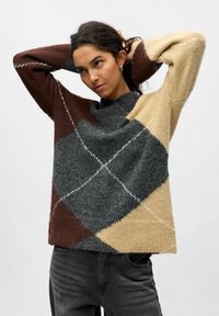 Knit sweater featuring a turtleneck design with a color block pattern in brown, beige, and gray, accented by white diagonal stitching.