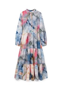 Långärmad maxi-klänning med volanger i lätt tyg. Har ett akvarelltryck i blått, rosa och beige, med rund halsringning och snören.