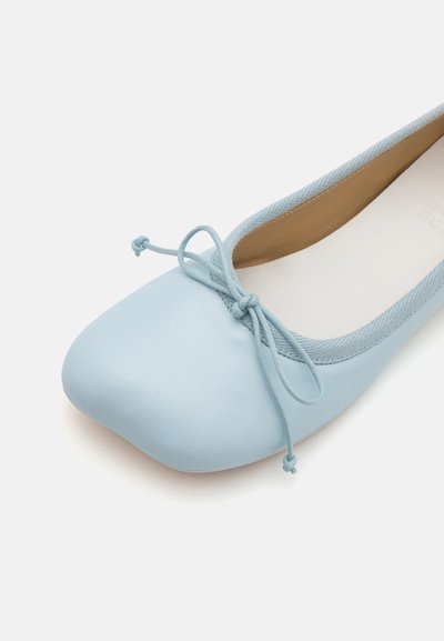 MM6 Maison Margiela BALLET SHOE - Sabrinas - baby blue