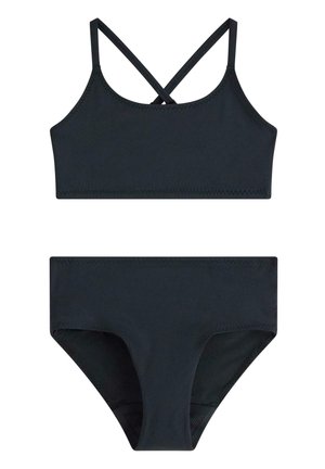 Sort todelt badedragt med en crop top med krydsede skulderstropper og højttaljede bikinibukser.