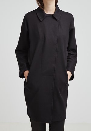 Pitkä takki - black