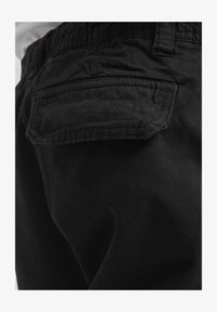 Neselectat, black