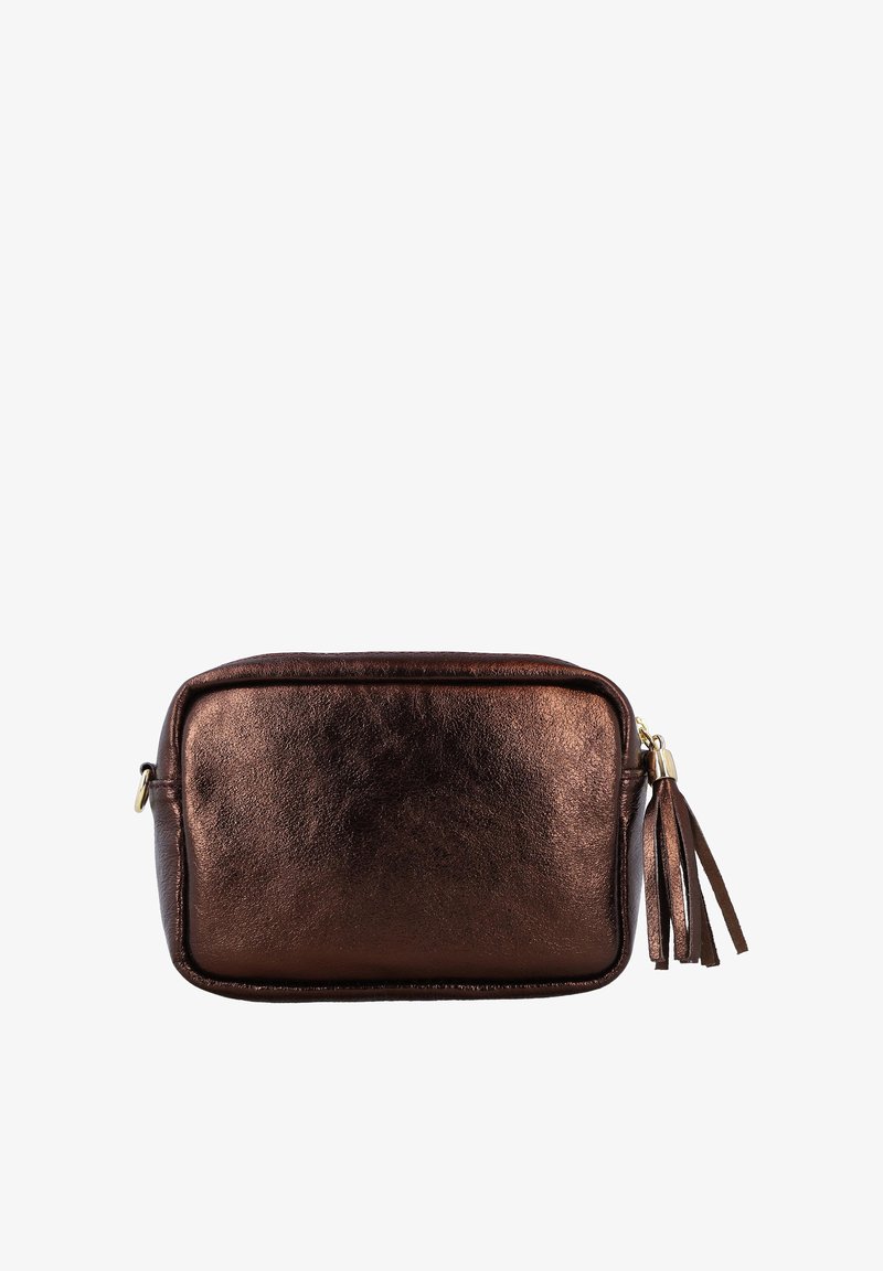 Rechteckige Tasche aus bronzefarbenem Metall mit strukturiertem Finish, ausgestattet mit einem Reißverschluss oben und einem seitlichen Quasten-Detail.