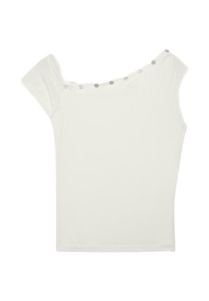 Off-white asymmetrisk ærmeløs top med ét kort ærme og dekorative sølvknapper langs halsudskæringen.