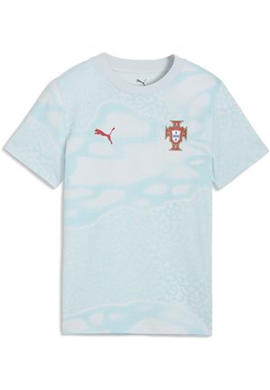 Lyseblå og hvid Portugal fodboldtrøje med rød Puma-logo på højre bryst og Portugals landsholdsemblem på venstre bryst.