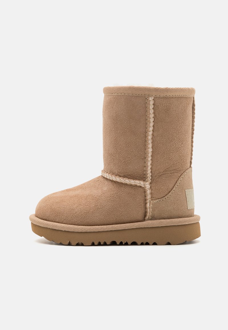 UGG CLASSIC II UNISEX - Téli csizmák - sand