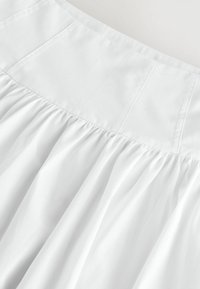 Unselected, white