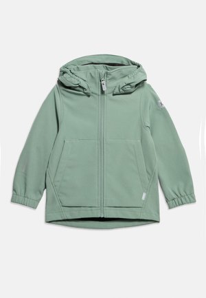 Svijetlozelena softshell jakna s kapuljačom, prednjim patentnim zatvaračem, dva džepa i elastičnim manžetama. Dizajnirana za djecu.