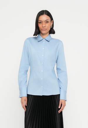 THE FITTED SHIRT - Chemisier - light/pastel blue