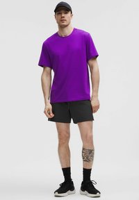 lululemon ZEROED IN SHORT SLEEVE - Basic póló - college purple