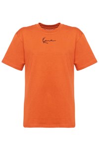 Orange bomulds t-shirt med korte ærmer, rund hals og et sort signaturlogo centreret på brystet. Glat tekstur.
