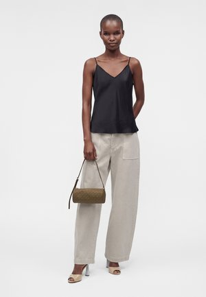 MICHAEL Michael Kors, IZZY BARREL POUCHETTE - Τσάντα χειρός - brown