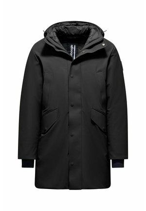 Parka nera isolante con cappuccio, dotata di chiusure a scatto, due tasche frontali e polsini a costine. Tessuto liscio e resistente all'acqua.