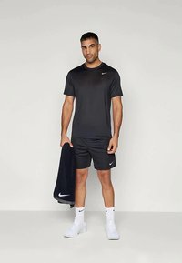 Nike Performance TEE RESET - T-skjorte til trening - black/matte silver