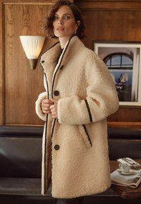 Love & Roses BORG FUNNEL NECK MID LENGTH  - Ziemas mētelis - cream