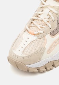 Fila RAY TRACER - Sneakers basse - marshmallow/bleached apricot