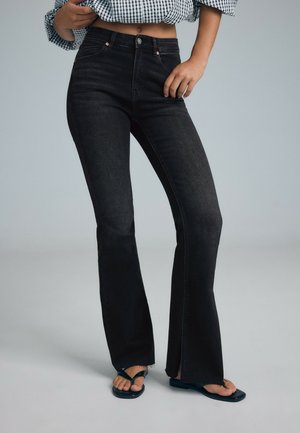 Stradivarius, D74 SLIT FIT FLARED JEANS - Jean bootcut - mottled black