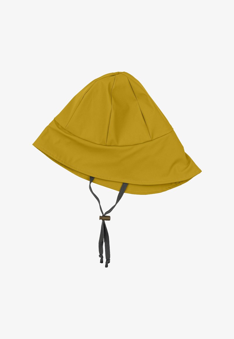 Cappello impermeabile giallo con ampia visiera, parte superiore plissettata, cordino grigio e chiusura a toggles. Texture liscia con un design semplice.