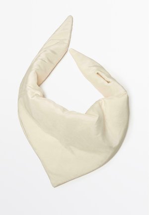 Crème-kleurige polyester gemengde sjaal met een driehoekige vorm en twee puntige uiteinden. Beschikt over een enkele lus voor een veilige pasvorm. Gladde textuur.