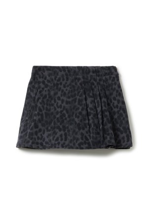 Gonna nera plissettata con un motivo leopardato testurizzato. Caratterizzata da due tasche laterali e una vita strutturata per una silhouette aderente.