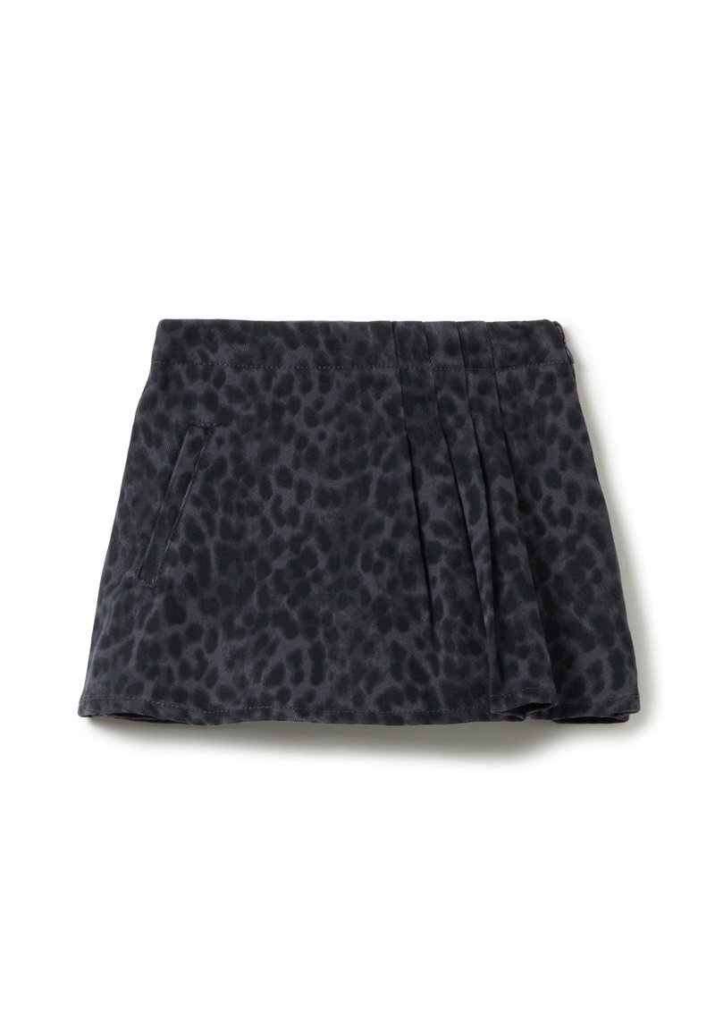 Gonna nera plissettata con un motivo leopardato testurizzato. Caratterizzata da due tasche laterali e una vita strutturata per una silhouette aderente.