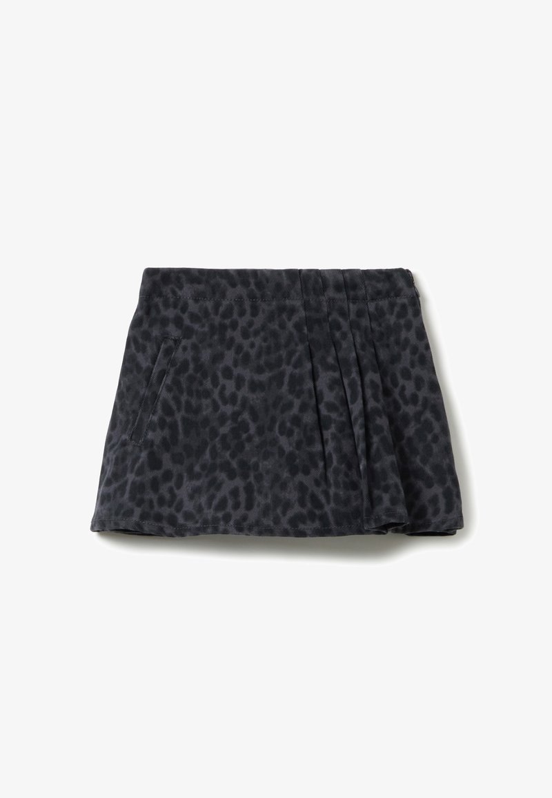 Zwarte geplisseerde rok met een gestructureerd luipaardpatroon. Bevat twee zijzakken en een gestructureerde tailleband voor een aansluitende silhouet.