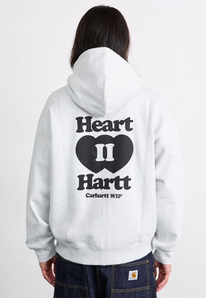 Felpa grigia con cappuccio caratterizzata da grande testo nero "Heart II Hartt" e grafica di un cuore sul retro, con una vestibilità rilassata e polsini a coste.