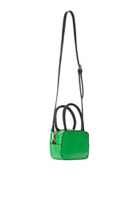 Borsa sintetica verde con finitura testurizzata, dotata di due manici superiori e una tracolla nera regolabile. Dettagli con zip dorata.