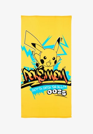Felgele handdoek met Pikachu in het midden, blauwe bliksemschichten, vetgedrukt Pokémon-logo, “Gotta Catch ’Em All!” en nummer 0025 onderaan.