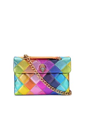 Petit sac d'épaule rectangulaire avec un motif matelassé arc-en-ciel métallique et une bandoulière en chaîne dorée, doté d'un fermoir avec une tête d'animal ornée de bijoux.