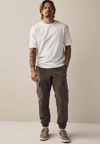 Next STRETCH UTILITY REGULAR TAPERED - Kareiviško stiliaus kelnės - purple