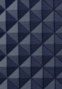 Tela texturizada en azul marino con un patrón geométrico de diamantes y triángulos en relieve, que presenta un acabado suave y finas líneas diagonales.