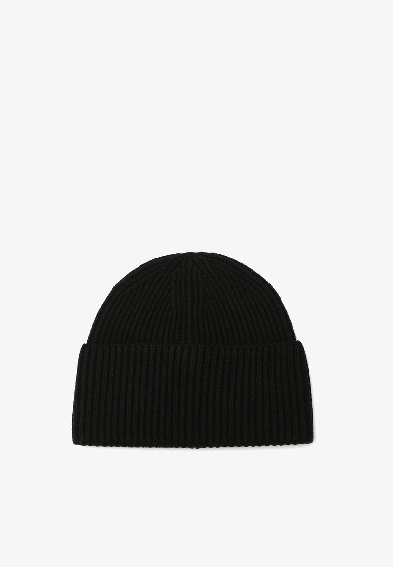 Gorro de punto negro con textura acanalada, que presenta un puño doblado y un diseño de parte superior redondeada. Hecho de un material suave y elástico.