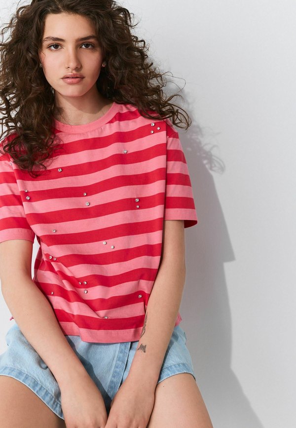 REGULAR FIT SHORT SLEEVE EMBELLISHED  - T-Shirt print