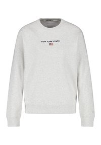 Sudadera gris con el texto "NEW YORK STATE" en color marino y un pequeño gráfico de la bandera. Tiene un cuello redondo y puños acanalados.