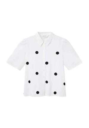 Camisa blanca de manga corta con cuello abotonado, con grandes lunares negros y un corte holgado. Tejido de algodón suave.