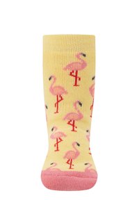 Gelbe Socken mit pinken Flamingo-Mustern und roten Akzenten. Die Zehe ist pink, und die Textur ist gerippt und gestrickt.