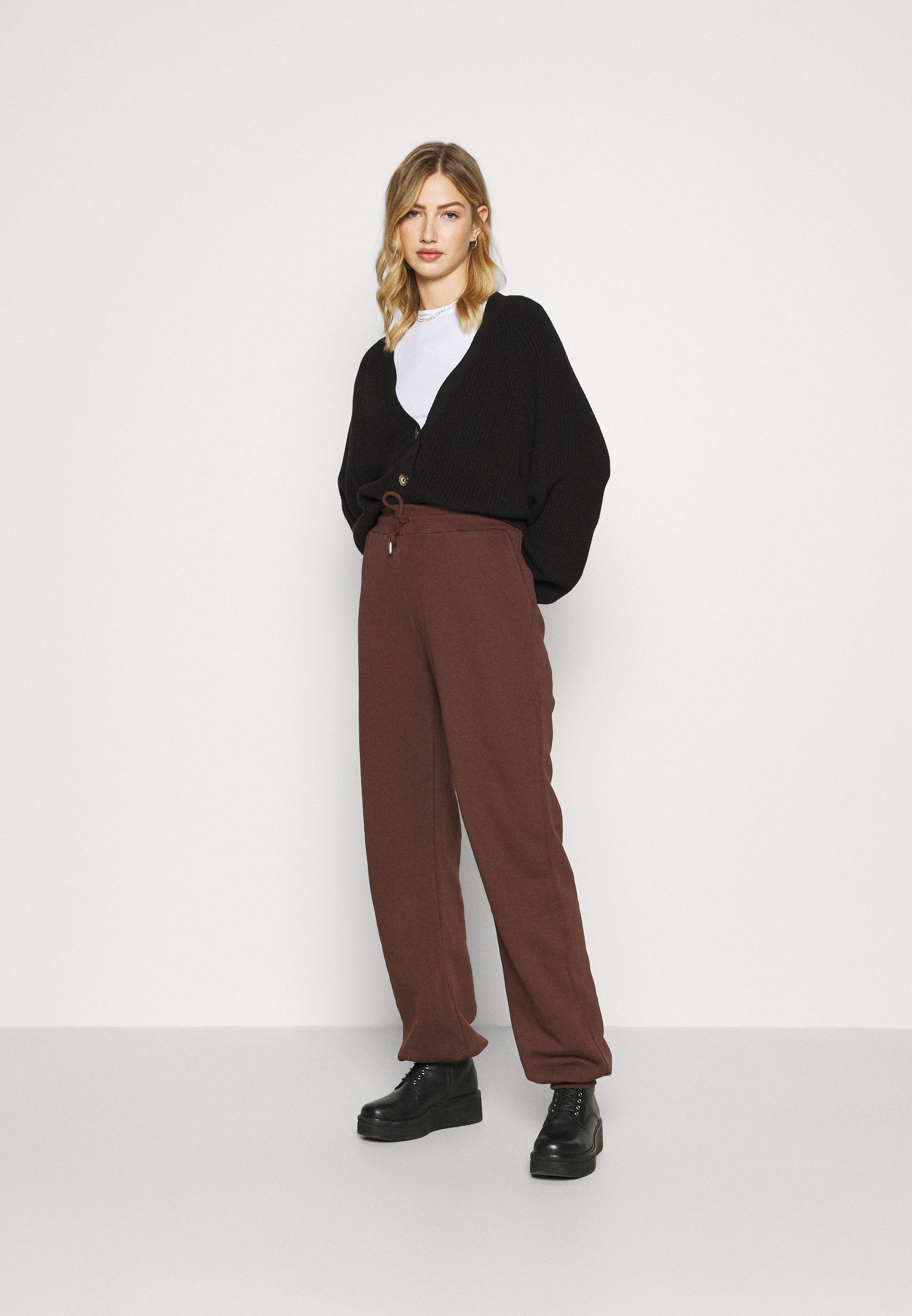 Nly by Nelly PERFECT SLOUCHY PANTS - Pantaloni sportivi - brown/marrone -  Zalando.it