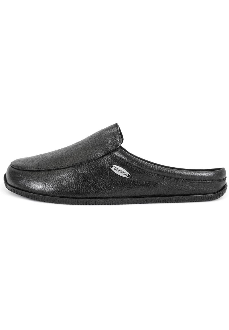Mocassin en cuir noir avec une surface lisse, un bout arrondi, un dos bas et une semelle en caoutchouc texturée. Présente un petit logo sur le côté.