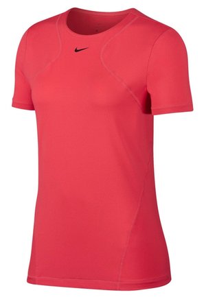 Rood sportshirt met korte mouwen, voorzien van een zwarte Nike Swoosh-logo op de borst, ronde hals en vochtafvoerende stof.